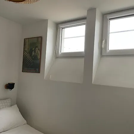 Apartment Deux Pieces Lumineux Calme, Vue Sur Le Ciel ! Paris